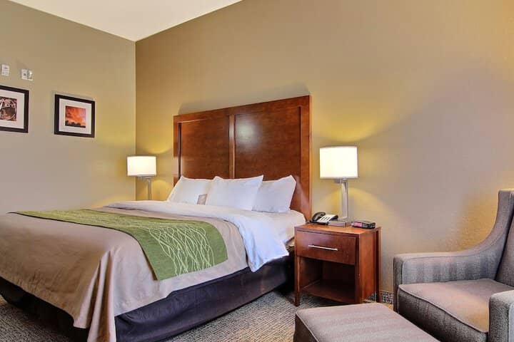 Room 33 of 64